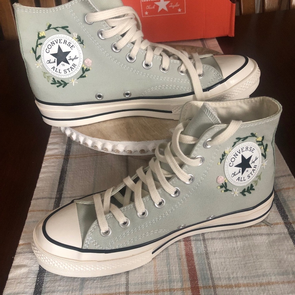Beautiful, embroidered Converse kicks!